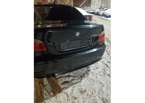 Подозрительный автомобиль. BMW 530d черный. Без номеров.